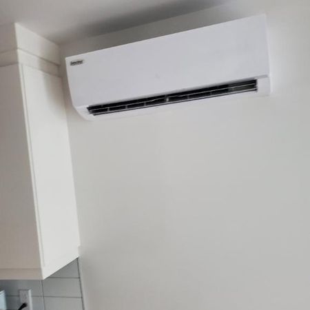 3½ moderne avec coin détente – Cuisine haut de gamme – Immeuble Récent – 810 pi² - Photo 4