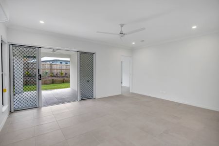 FABULOUS DESIGN! MODERN HOME IN MUCH SOUGHT-AFTER TRINITY BEACH POCKET! - Photo 5