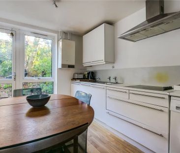 3 bedroom maisonette in Islington - Photo 2