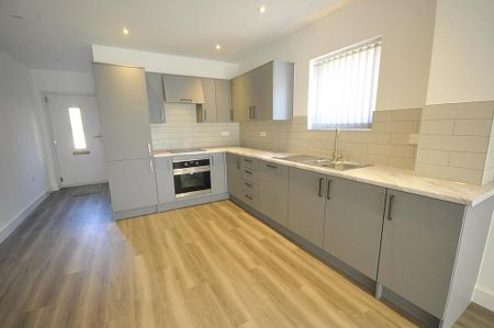 2 bedroom terraced house to rent - Photo 3