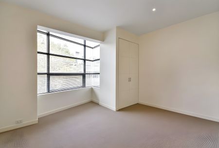 8/94 Dudley Street, West Melbourne - Photo 2