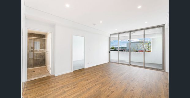 Boutique 1 Bedroom apartment with storage galore - Photo 1