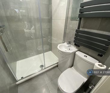 1 bedroom in a house share to rent - Photo 3