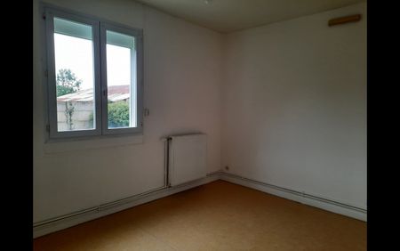 Location Maison 4 pièces 113 m² Montgivray - Photo 4