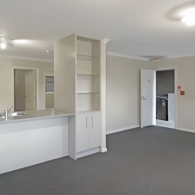 Spacious 2-Bedroom Unit in Onehunga - Photo 1