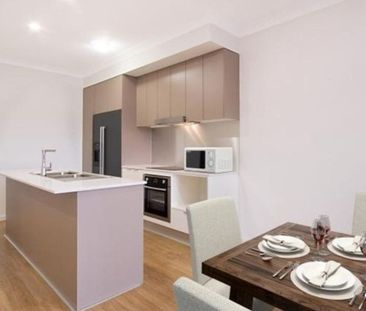 UNFURNISHED Modern 3-Bedroom Townhouse in Summerfield Terrace Homes... - Photo 5