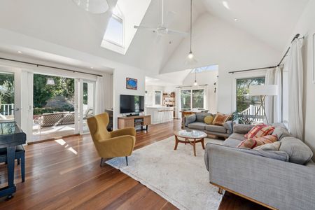 Peaceful Coastal Abode In Shoreham - Photo 2