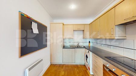 Stylish One-Bedroom Apartment in Prime Old Street Location – 764 Sq Ft - Photo 4