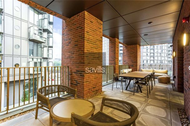 1 MONTH RENT FREE!* Exceptional Fully Furnished Three Double Bedroom Penthouse Apartment with unrivalled facilities in the Exclusive Cortland Development, Colliers Yard. - Photo 1