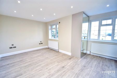 6 bedroom house - detached - Photo 4