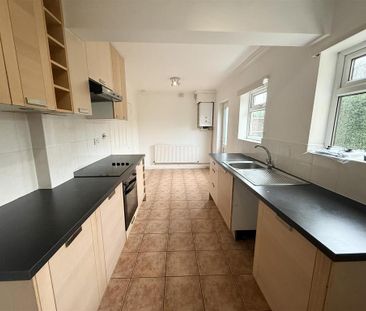 3 bedroom end of terrace house to rent - Photo 1