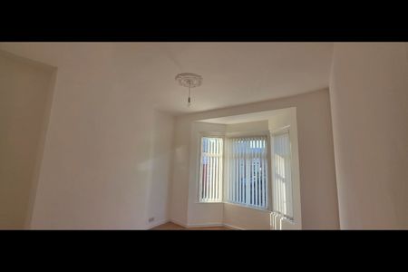 3 Bed End Terrace, Woodhall Road, L13 - Photo 4