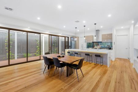 Luxury Living on the Park - Private Lift Access to Each Floor of Property. - Photo 5