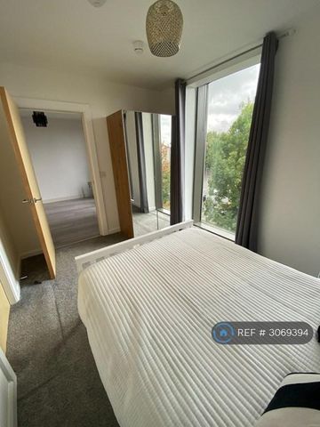 2 bedroom flat to rent - Photo 4