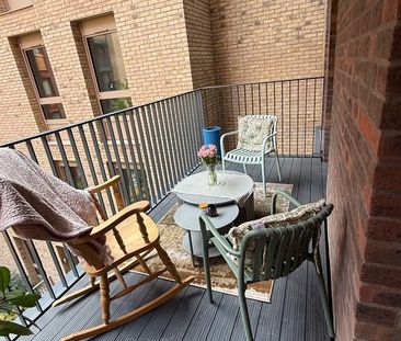 Room in a Shared Flat, London, E14 - Photo 1