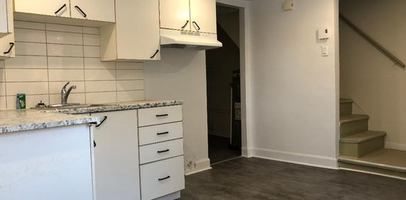 Maisonnette rénovée près du Métro Charlevoix à Montréal - Photo 2