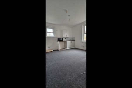Studio Flat, Alexandra Road, RG1 - Photo 2