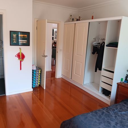 Cheltenham - Photo 3