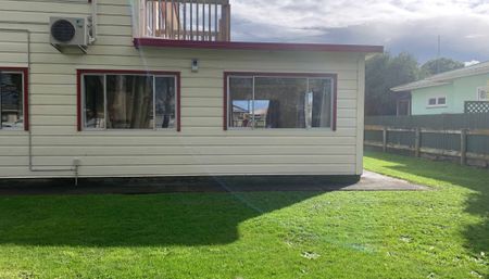 Tidy two bedroom unit - Photo 2
