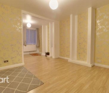 3 bedroom end of terrace house to rent - Photo 2