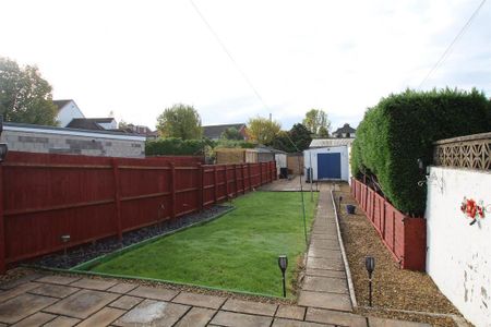 3 bedroom terraced house to rent - Photo 3