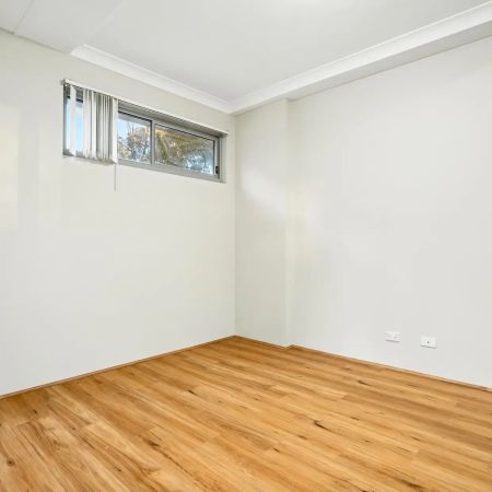 Modern, Bright & Ultra Convenient - Walk to Everything! - Photo 2