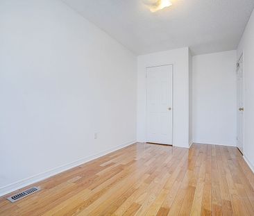 For Lease - 137 Laramie Crescent, Vaughan, Ontario - Photo 5