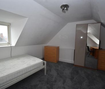 5 bedroom flat to rent - Photo 4