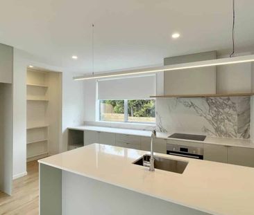 Modern, Elegant and Private - Photo 5