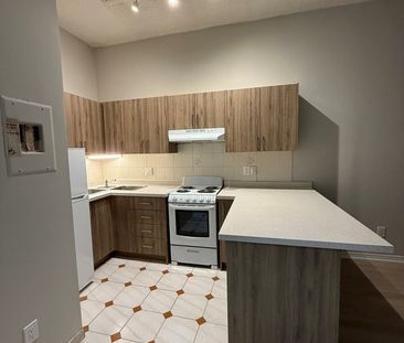 1-123 Wyndham St N - Photo 6