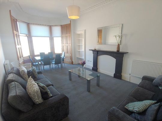 4 bedroom flat to rent - Photo 1