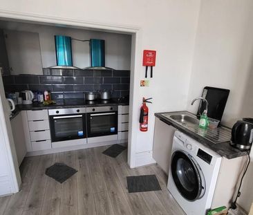1 bedroom in a house share to rent - Photo 5