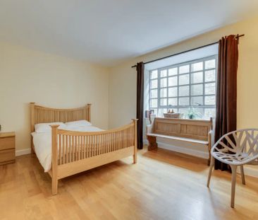 3 bedroom flat in 18 Gainsford Street - Photo 5