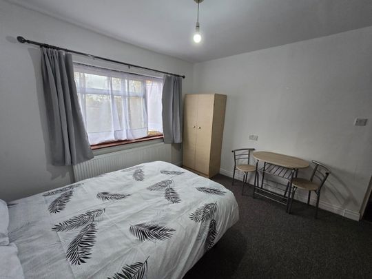 Studio Flat, Belmont Road, N15 - Photo 1