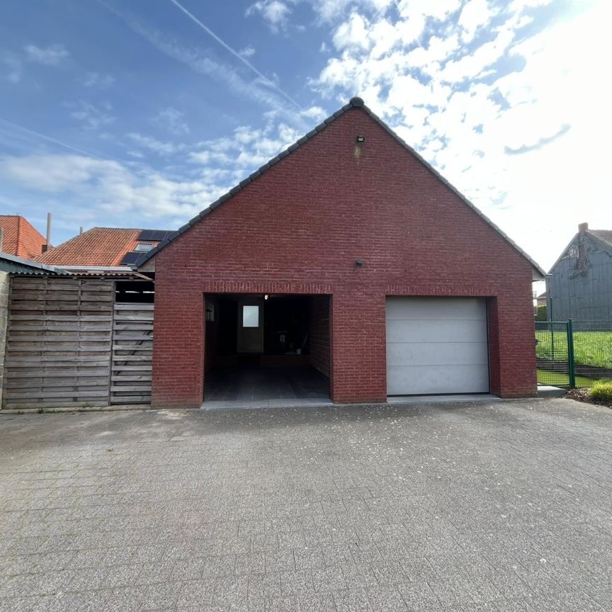 01484476 - Photo 1