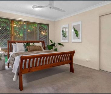 GREAT FAMILY HOME LOCATED JUST A HEART BEAT FROM EVERYTHING - Photo 2