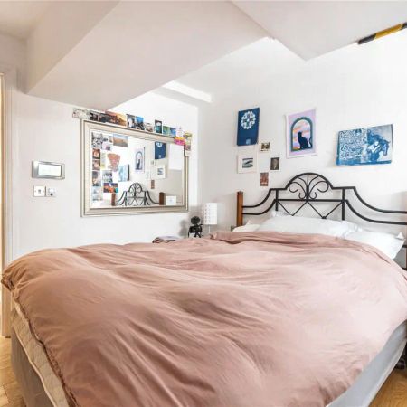 2 bedroom flat in Notting Hill - Photo 4