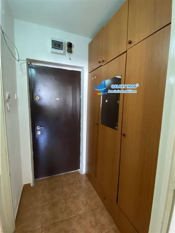 Dristor 1 minut metrou - garsoniera mobilata si utilata - Fotografie 4