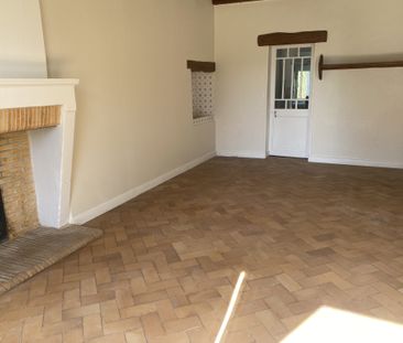 Location Maison 8 pièces 198m² GIMEUX 16130 - Photo 1