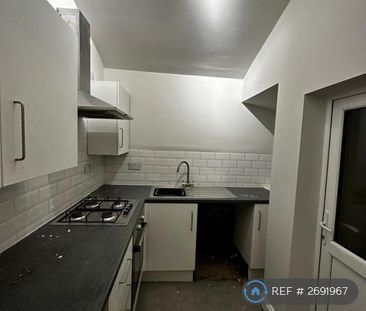 3 bedroom flat to rent - Photo 6