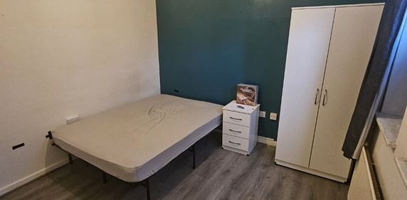 Room in a Shared House, High Street, B66 - Photo 2