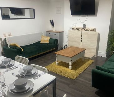 Room in a Shared House, Chester Road, M32 - Photo 1