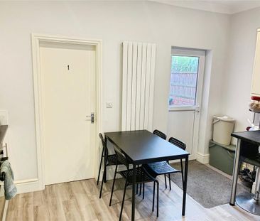 1 bedroom in a house share to rent - Photo 3