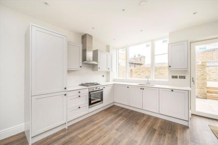 3 bedroom end of terrace house to rent - Photo 4