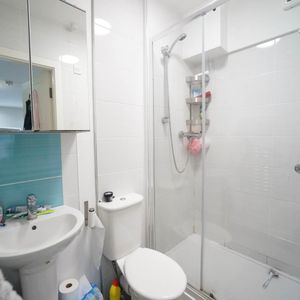 Apartment 4 Awyrlas, 121 High Street - Photo 3