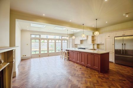 5 Bed Terraced House, Canford Road, SW11 - Photo 3