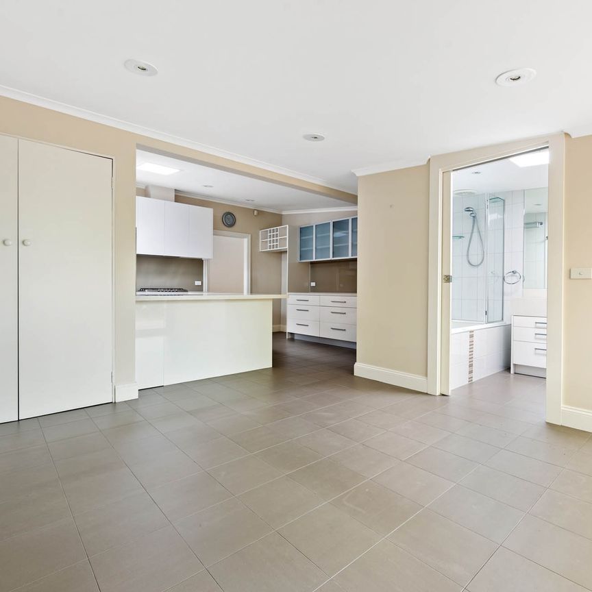 A Beautiful Blend of Period Charm and Modern Living - Photo 1