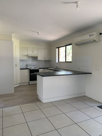 FOUR BEDROOM HOUSE IN MORUYA - Photo 3
