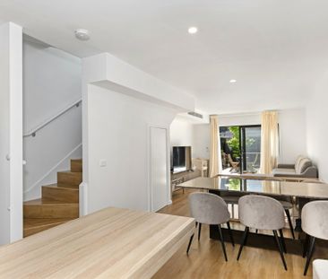 Stylish Townhouse In O'Connor - Photo 4
