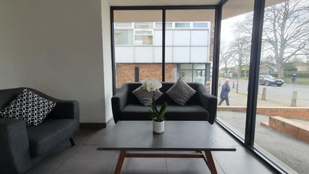 Deacons House, 61 High Road, Broxbourne - Photo 2